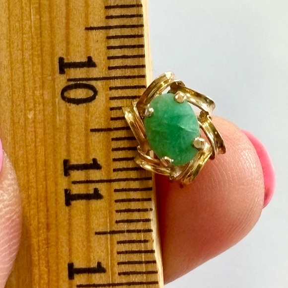Solid 10k gold emerald stud earrings - Picture 6 of 11